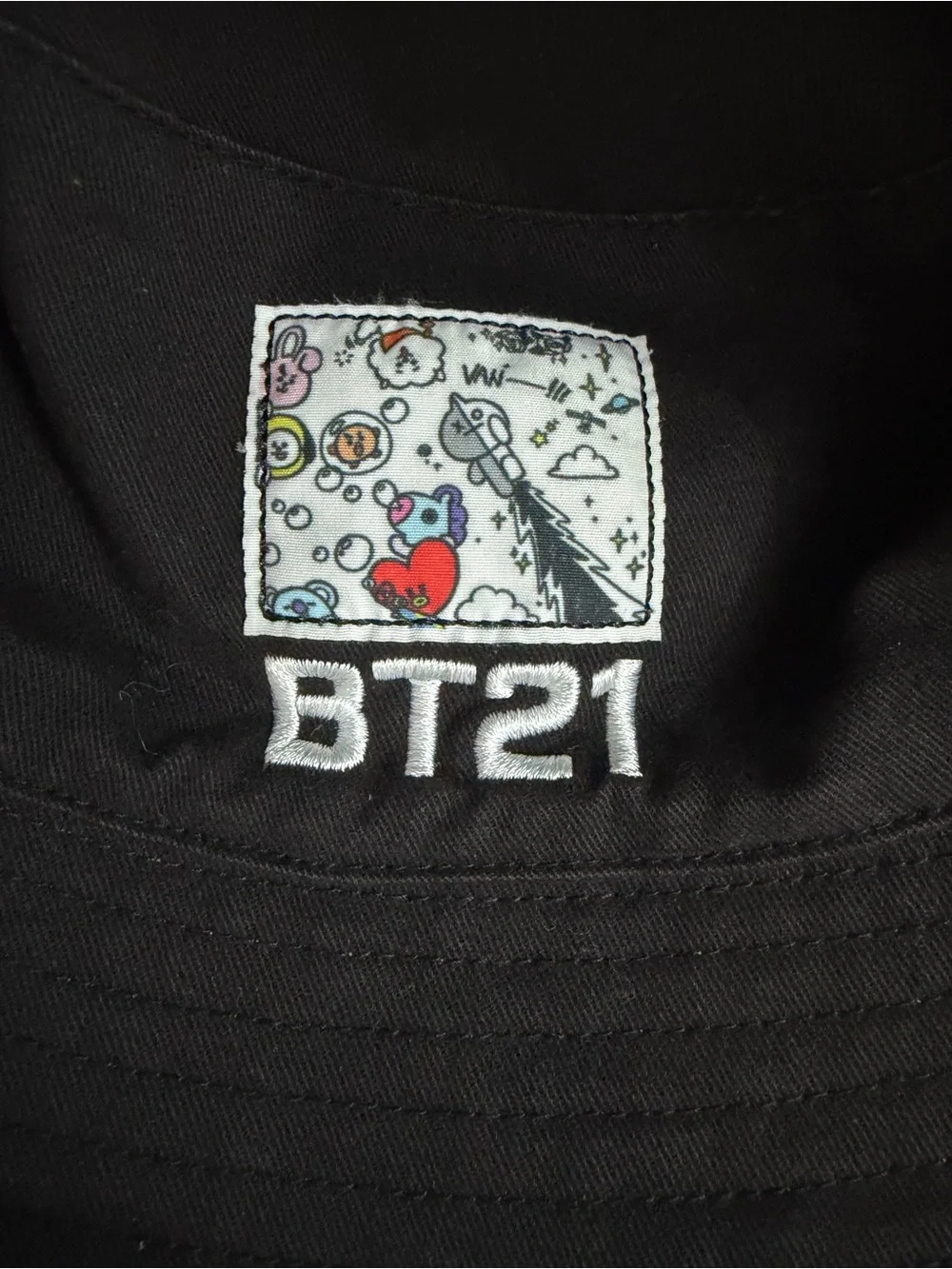 BT21 Line Friends Reversible Bucket Hat White Graffiti All Over Print Excellent